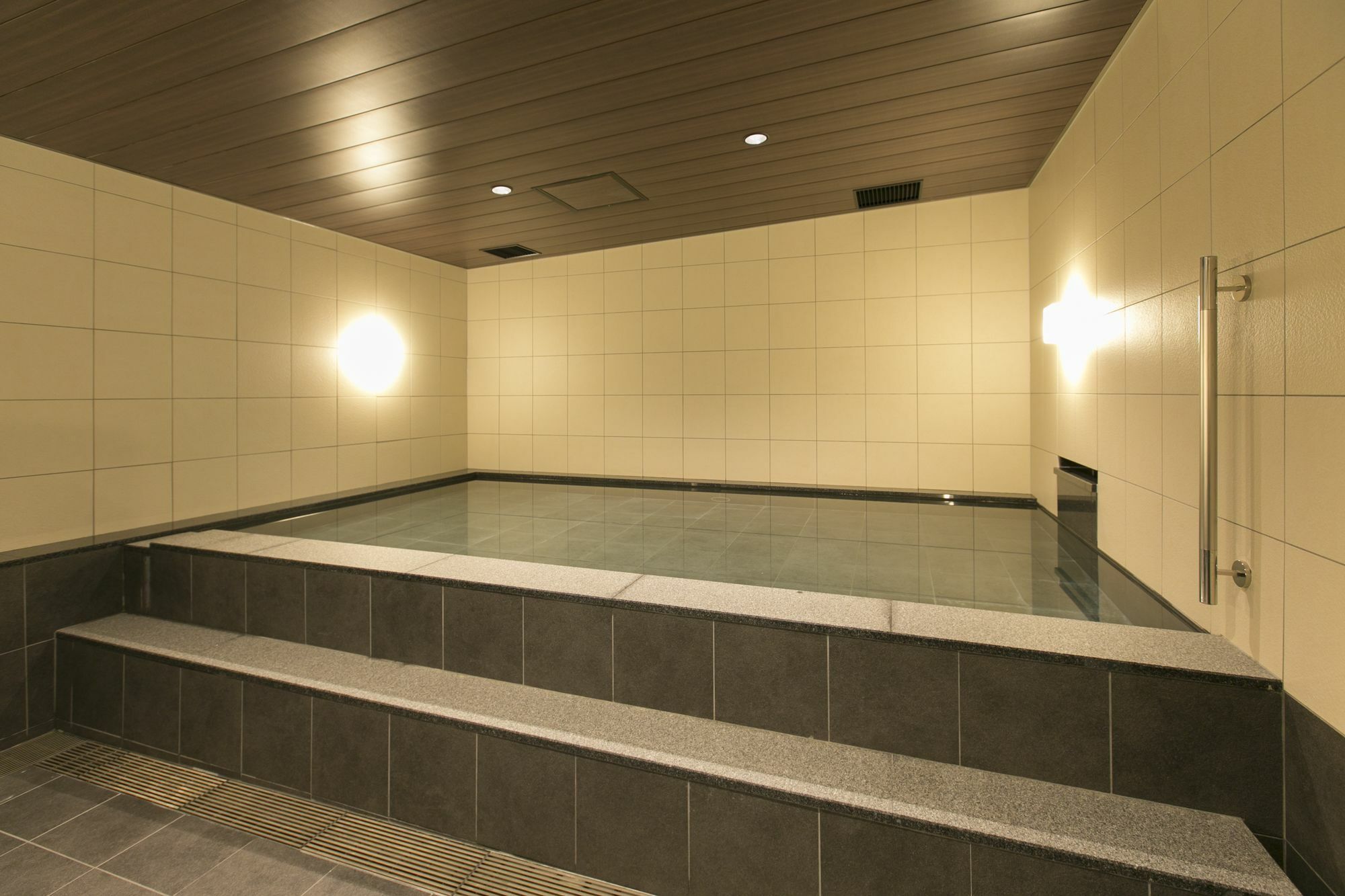 Capsule hotel First Hanshin Nishiumeda 2*