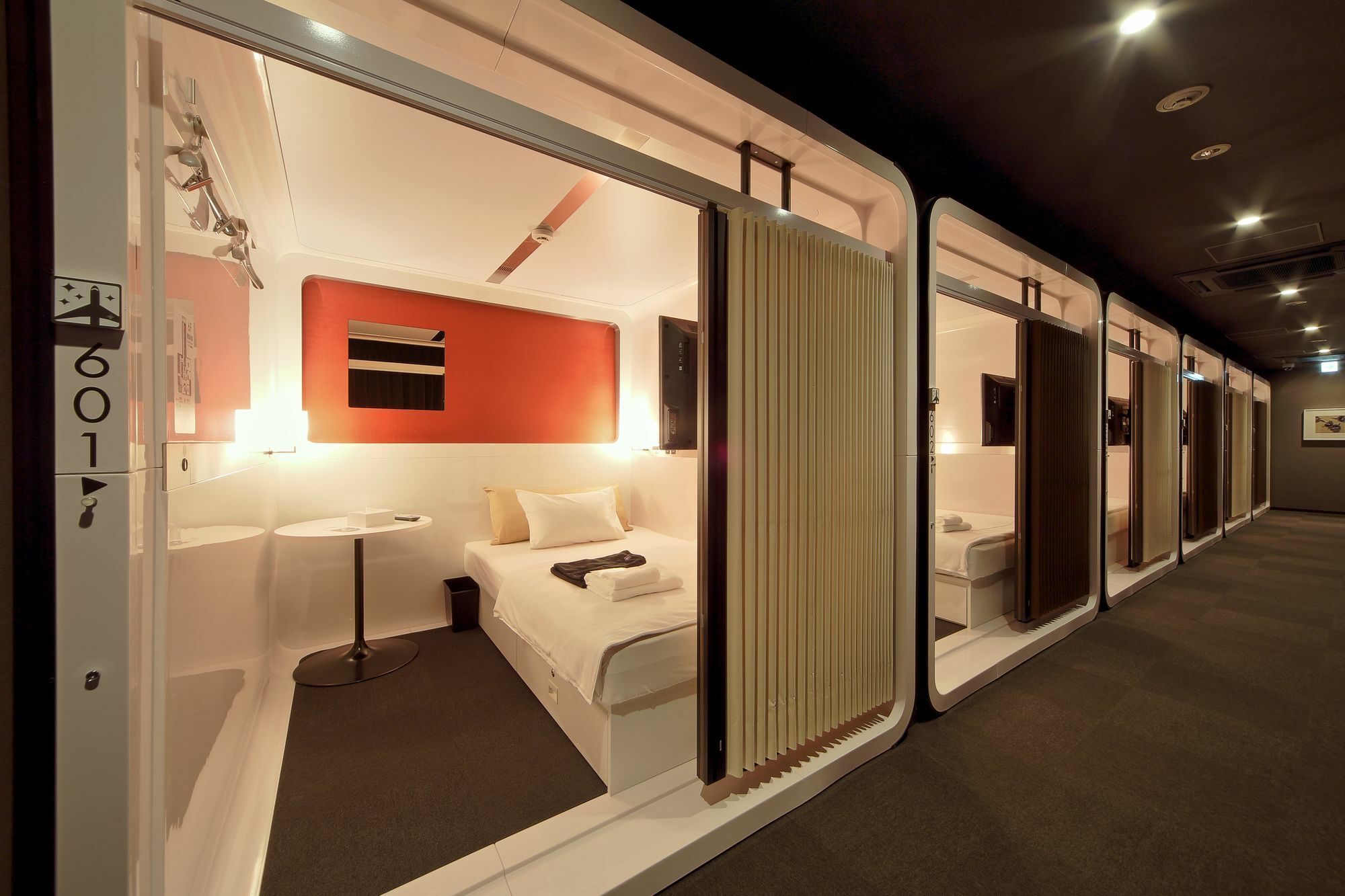 Hotel cápsula First Hanshin Nishiumeda 2*
